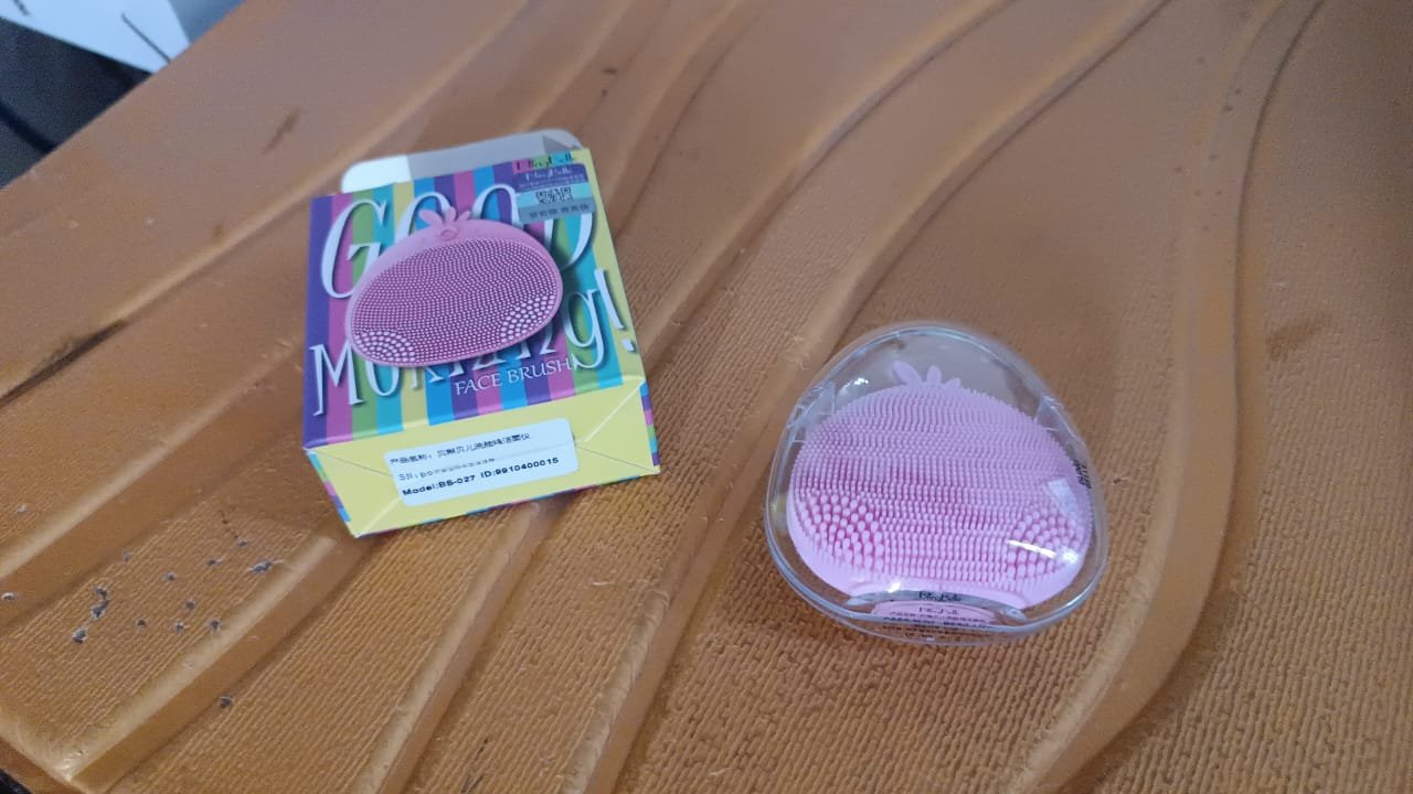 Silicone Face Cleansing Brush (1 Pc)